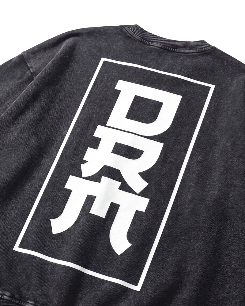 Monogram Crew, close-up